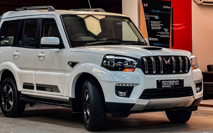 Mahindra Scorpio Classic S11 Diamond White