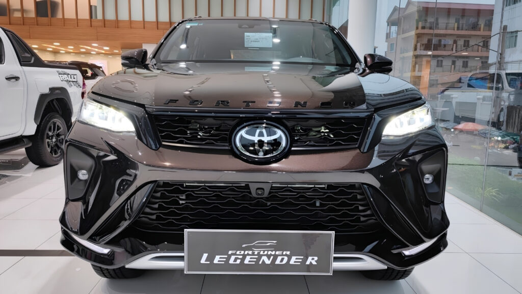 Toyota Fortuner Legender Phantom Brown