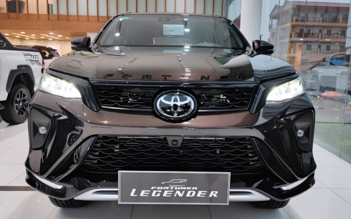 Toyota Fortuner Legender Phantom Brown