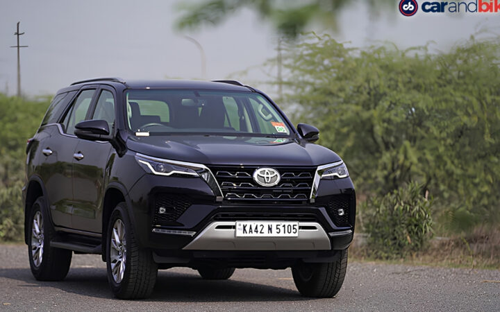 Toyota Fortuner Legender Sparkling Black Crystal Shine