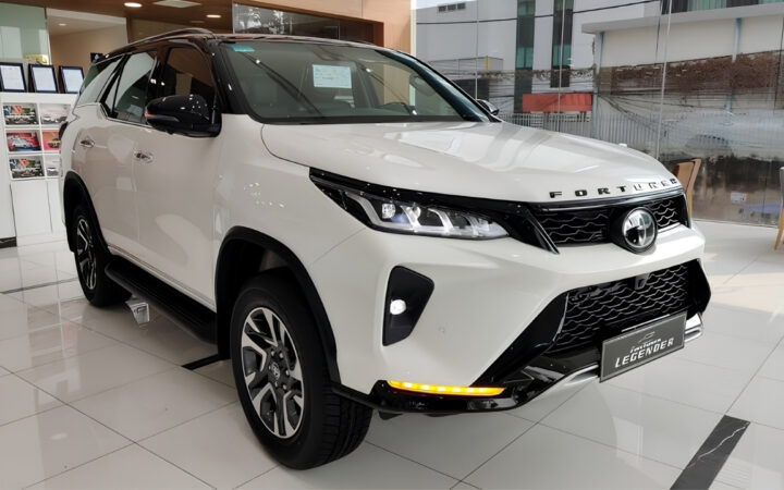 Toyota Fortuner Legender Super White